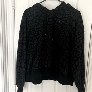 Women’s Nike Cropped hoodie with leopard print